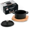 Freyersbacher Mini Cocotte 9 cm Gusseisen, Kleiner Emaille Topf | Rund, mit Brett und Tuch