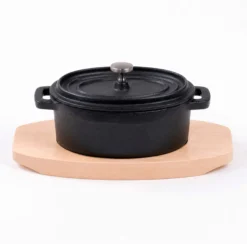 Freyersbacher Mini Cocotte 12x8,5 cm Gusseisen, Kleiner Emaille Topf | Oval, mit Brett und Tuch