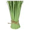 Grasbund mit Dahlien