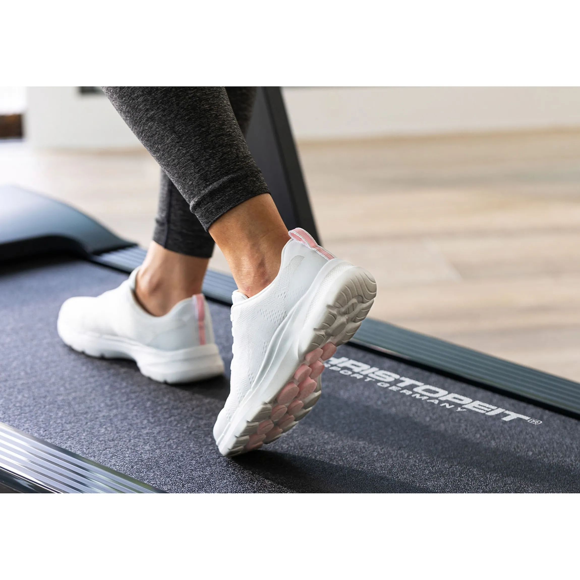 Laufband TM 2400S mit Gestensteuerung